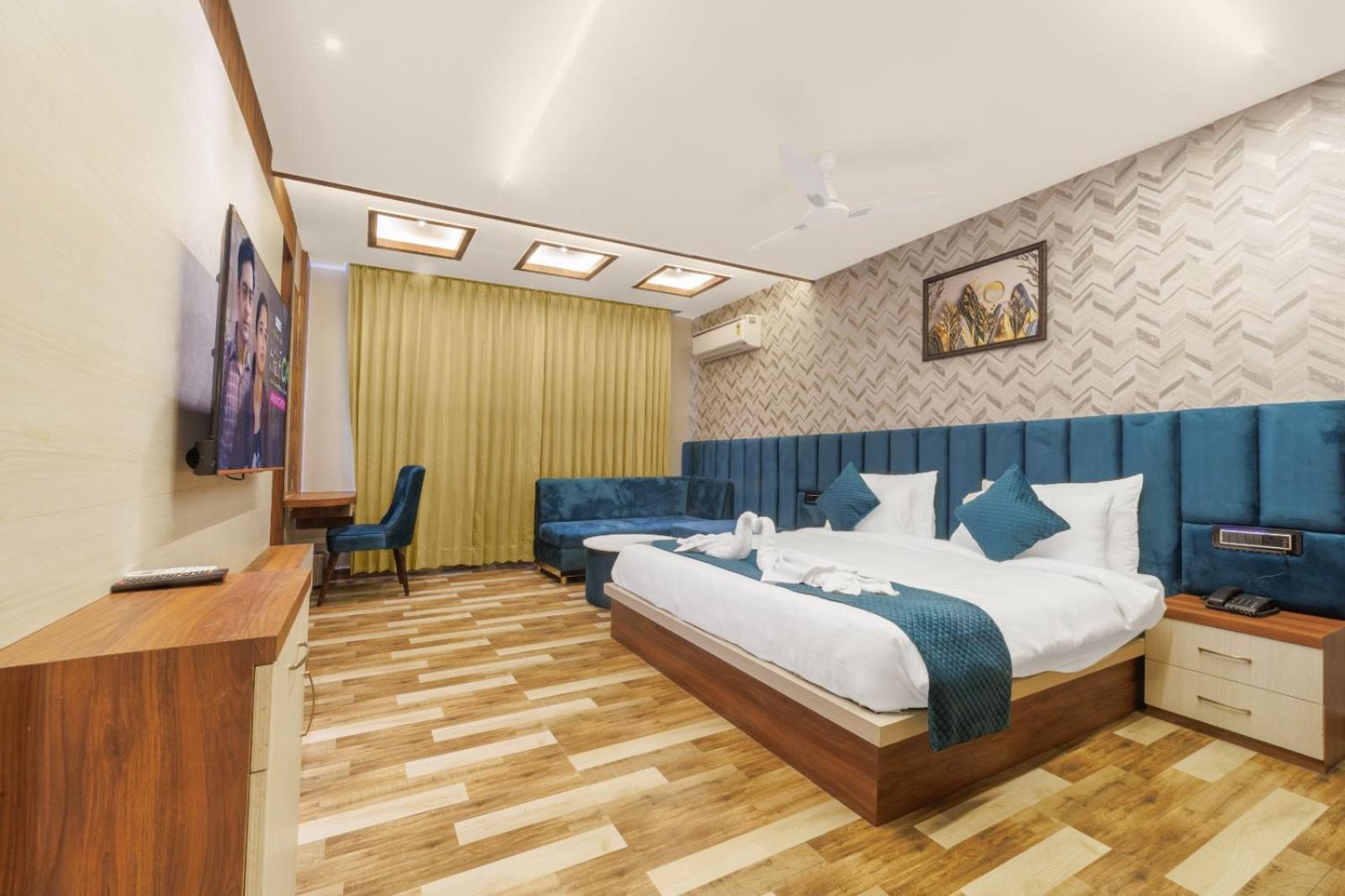Hotel Golden Peacock Haridwār Esterno foto